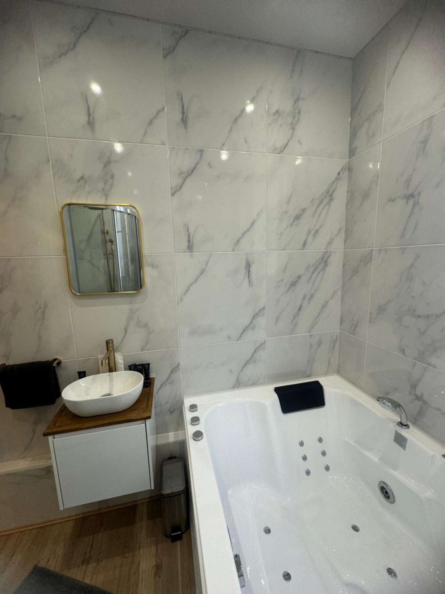 L'Experience Appartement & Spa Prive Chambéry Esterno foto