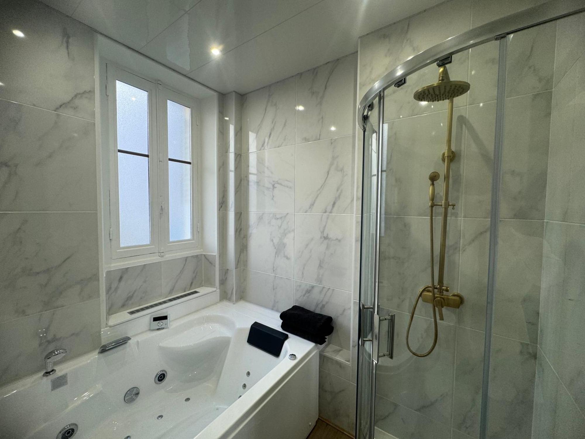 L'Experience Appartement & Spa Prive Chambéry Esterno foto